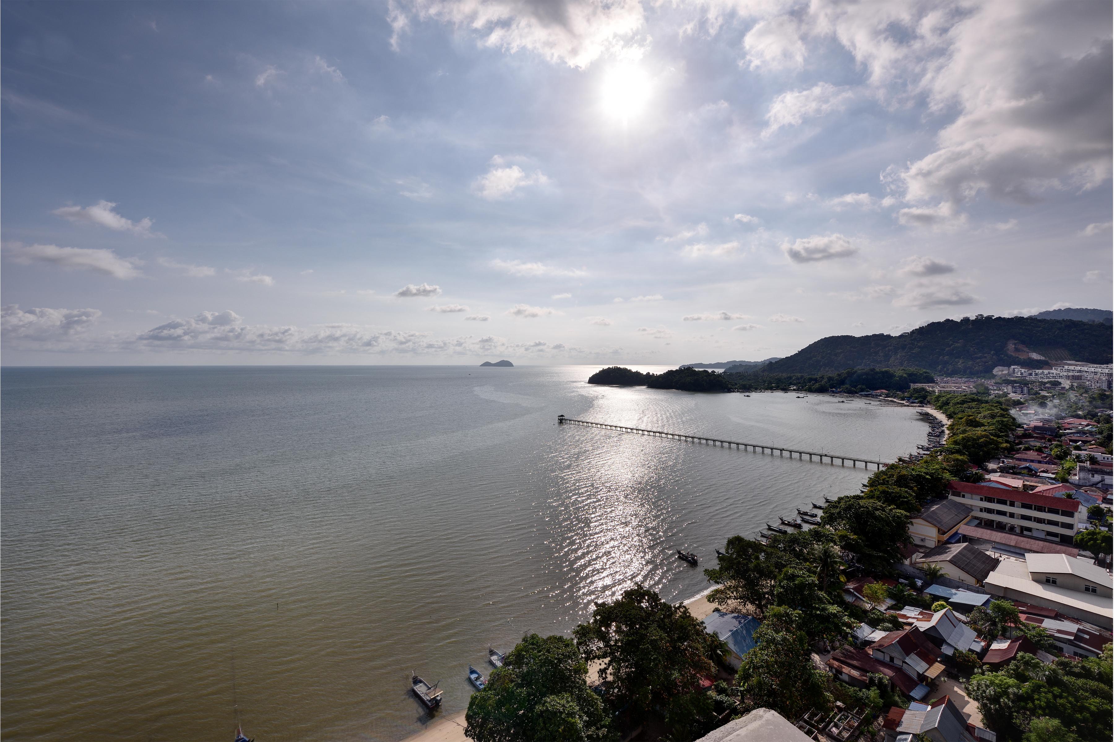 Lexis Suites Penang Байан-Лепас Экстерьер фото View of the Gulf of Thailand from Pattaya