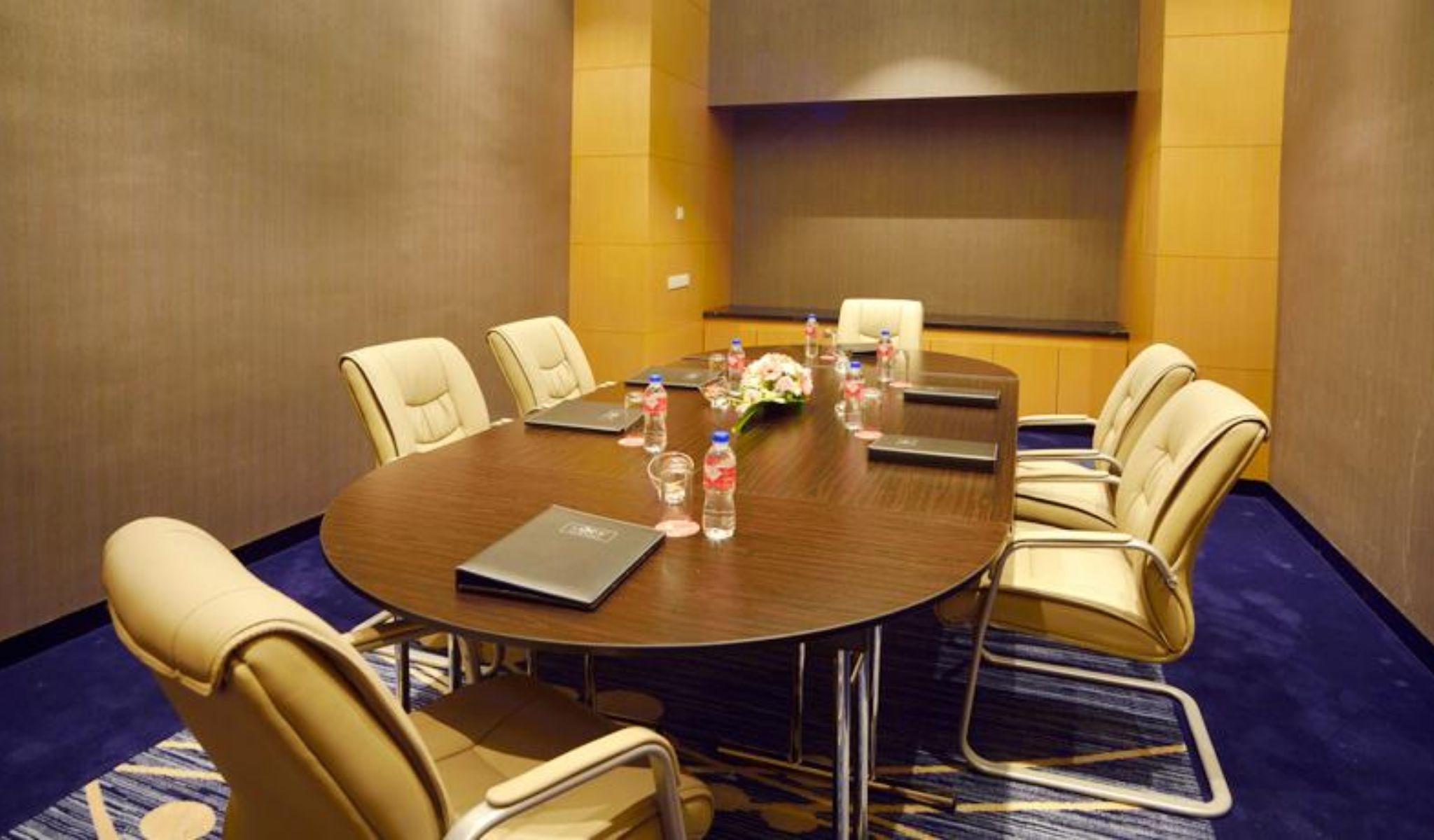 Lexis Suites Penang Байан-Лепас Экстерьер фото A meeting room